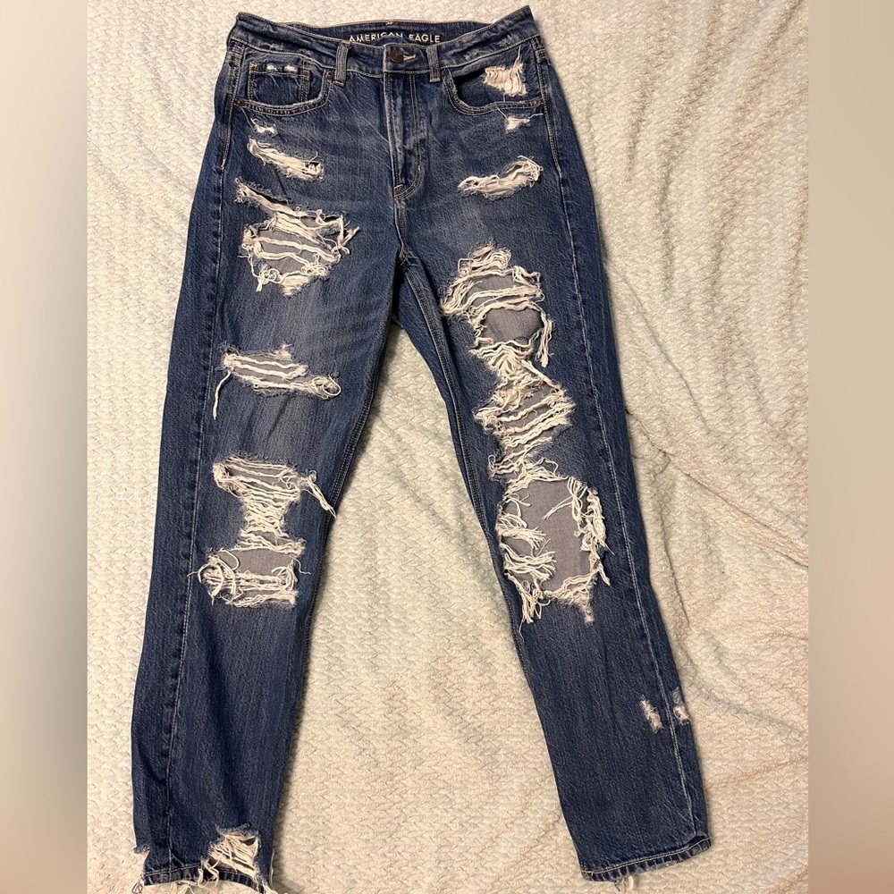 American Eagle Distressed Mom Jeans- Never Worn